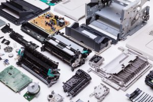 Net als een gewone printer bestaat een 3D printer zelfbouwpakket uit verschillende losse onderdelen